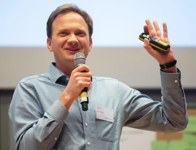 Felix Georg Müller konnte mit seinem Pitch im Finale der Startup Challenge des Wettbewerbs „Fabrik des Jahres“ überzeugen., Bild: SV Veranstaltungen Felix Georg Müller konnte mit seinem Pitch im Finale der Startup Challenge des Wettbewerbs „Fabrik des Jahres“ überzeugen