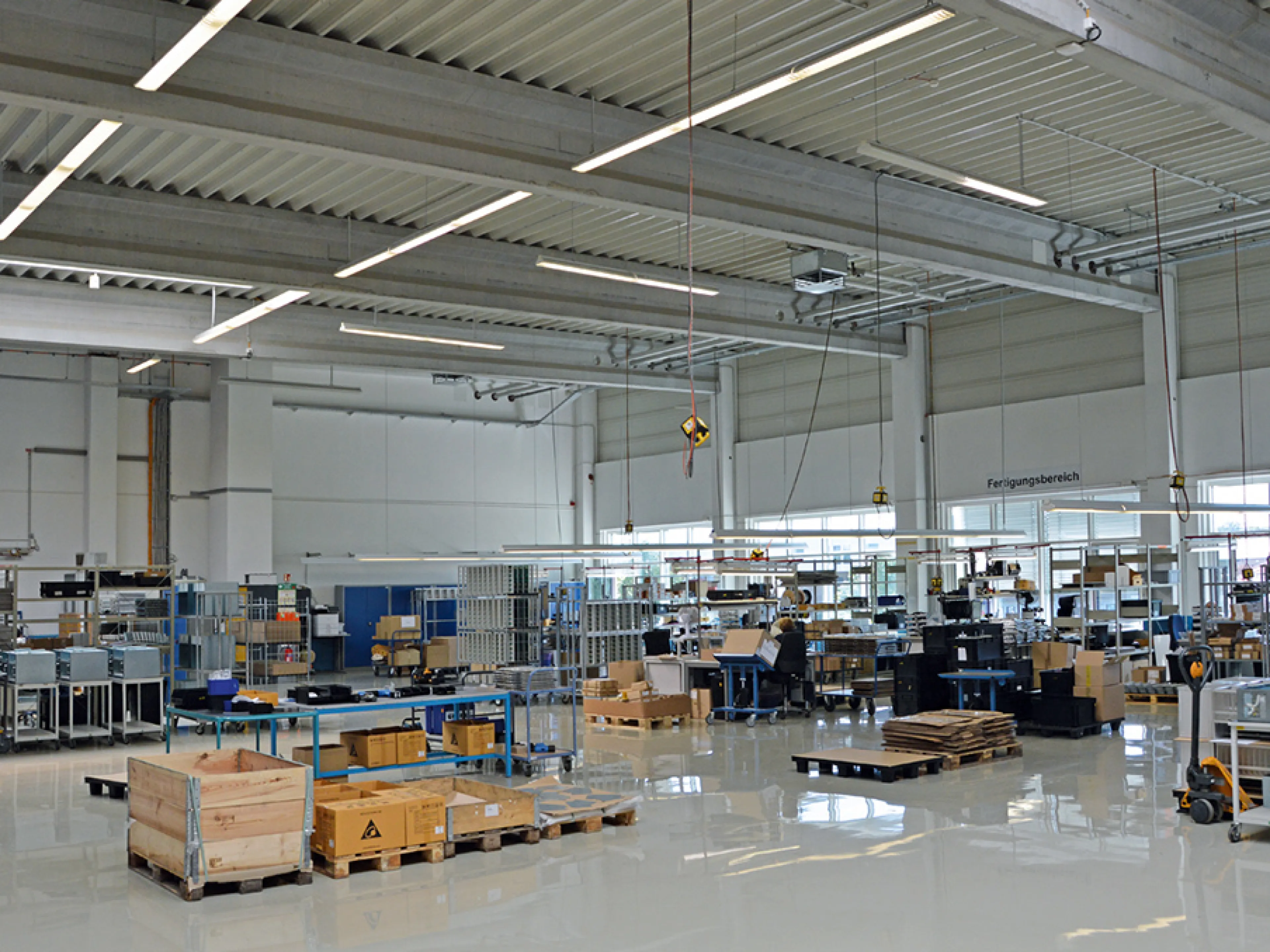 Die Heitec-Produktionshalle in Eckental nach dem Um- und Ausbau