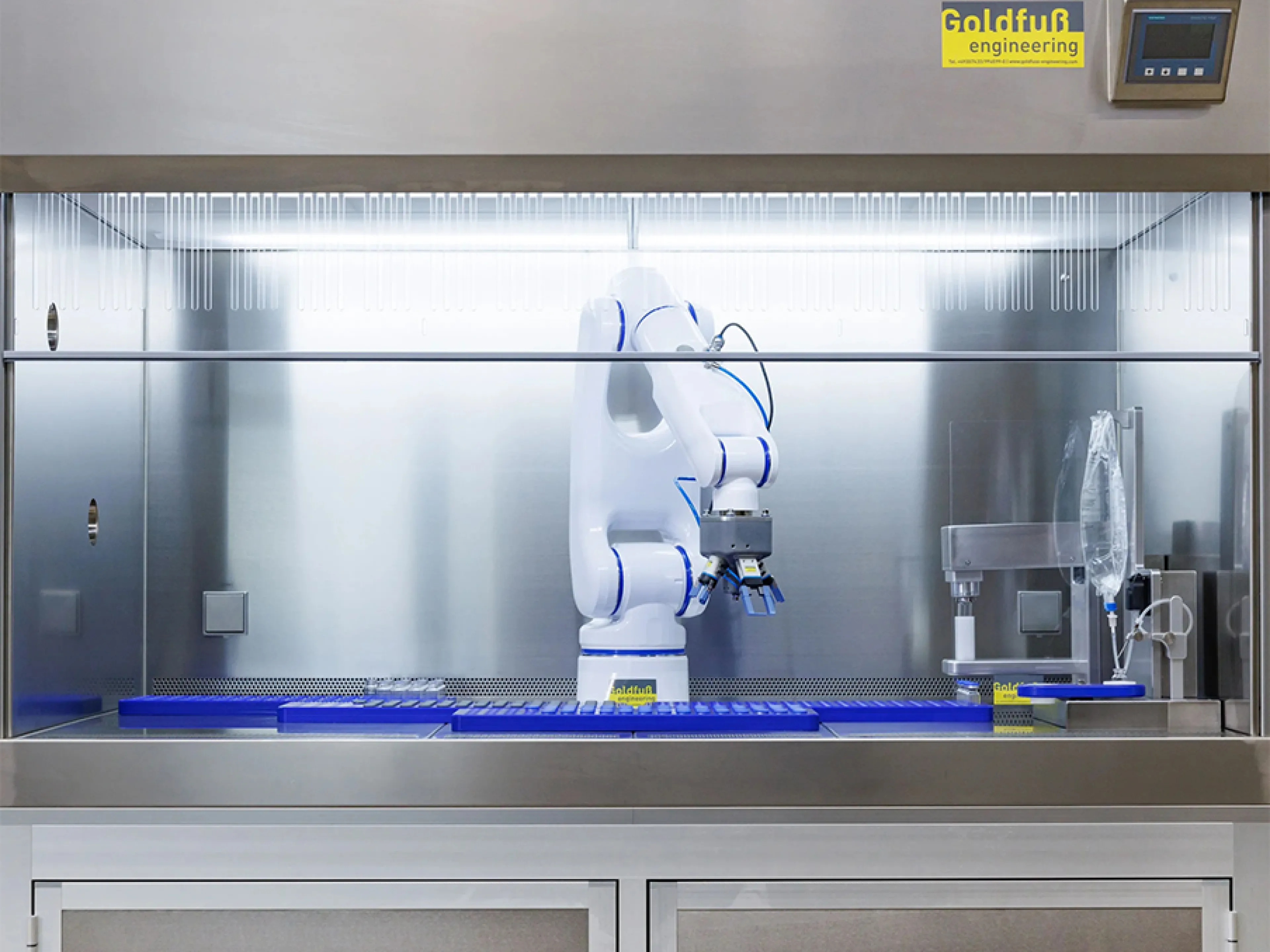 Goldfuß Engineering hat gemeinsam mit dem Containment-Experten Weiss Pharmatechnik eine neue robotergestützte Abfüllanlage für kleine Losgrößen konzipiert, Bild: Goldfuss Engineering Goldfuß Engineering hat gemeinsam mit dem Containment-Experten Weiss Pharmatechnik eine neue robotergestützte Abfüllanlage für kleine Losgrößen konzipiert