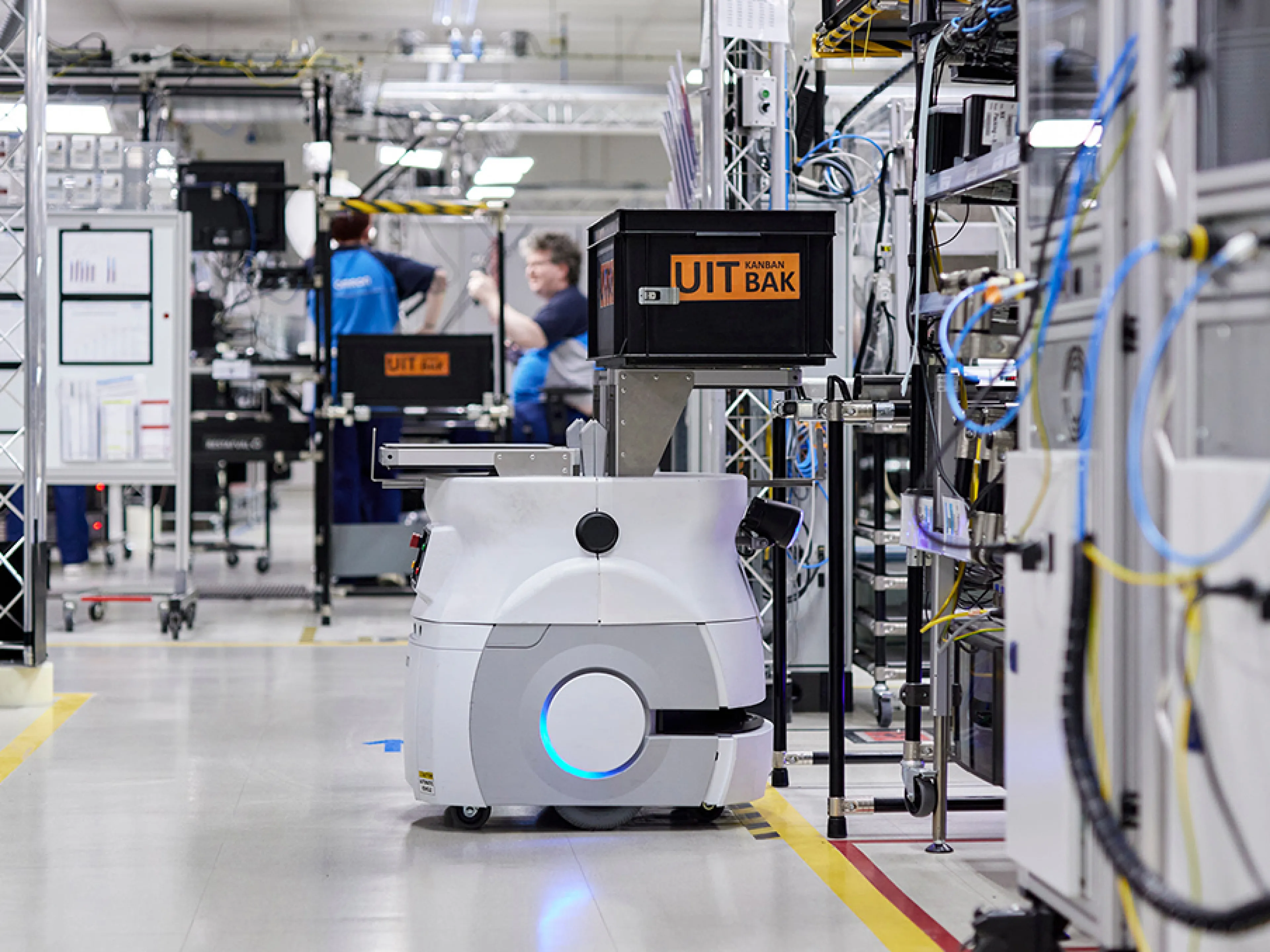 Der Einsatz von Cobots und AMR kann das Materialhandling signifikant vereinfachen