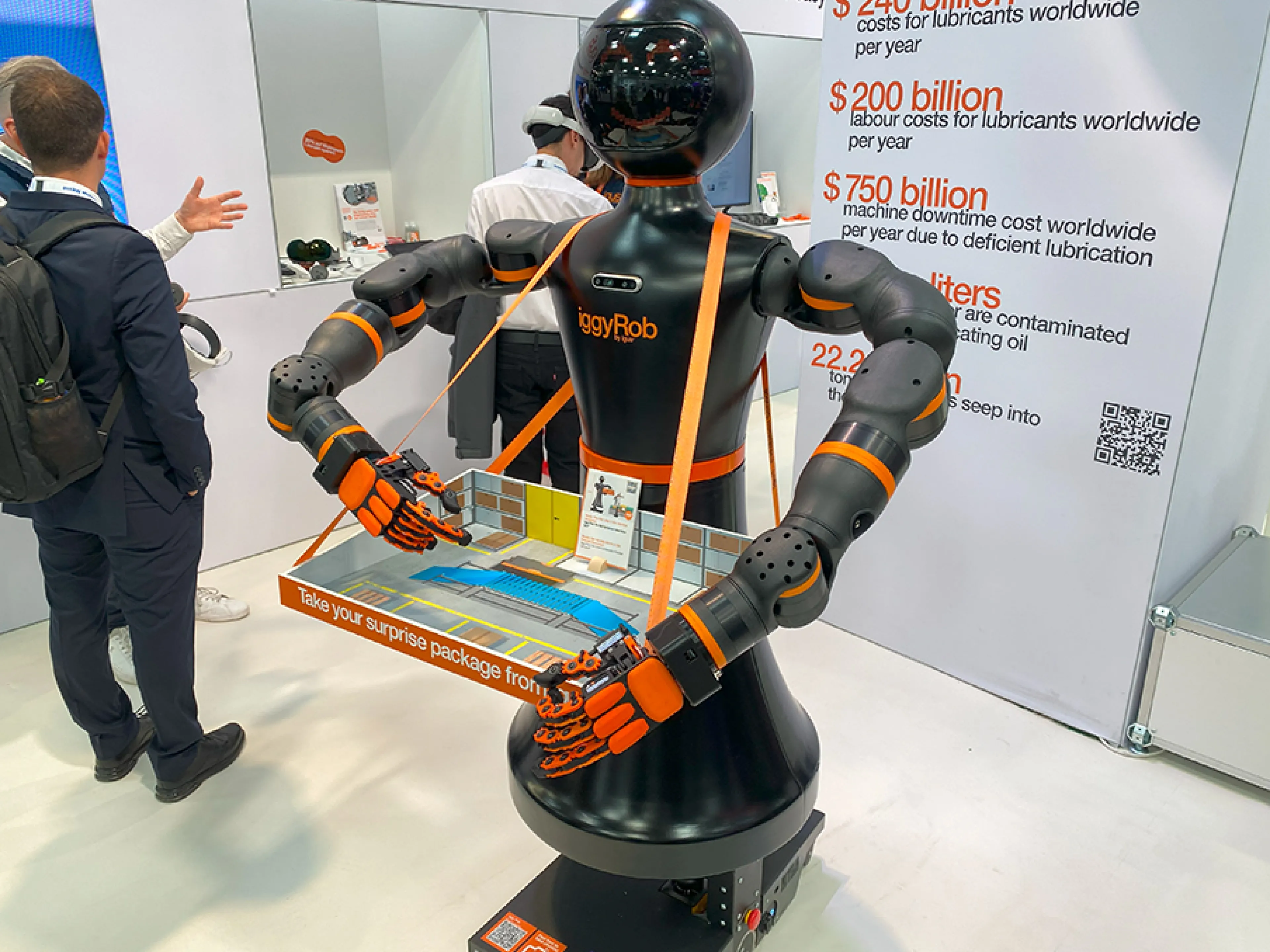 Igus hat mit Iggy Rob seinen ersten in Deutschland produzierten humanoiden Roboter entwickelt