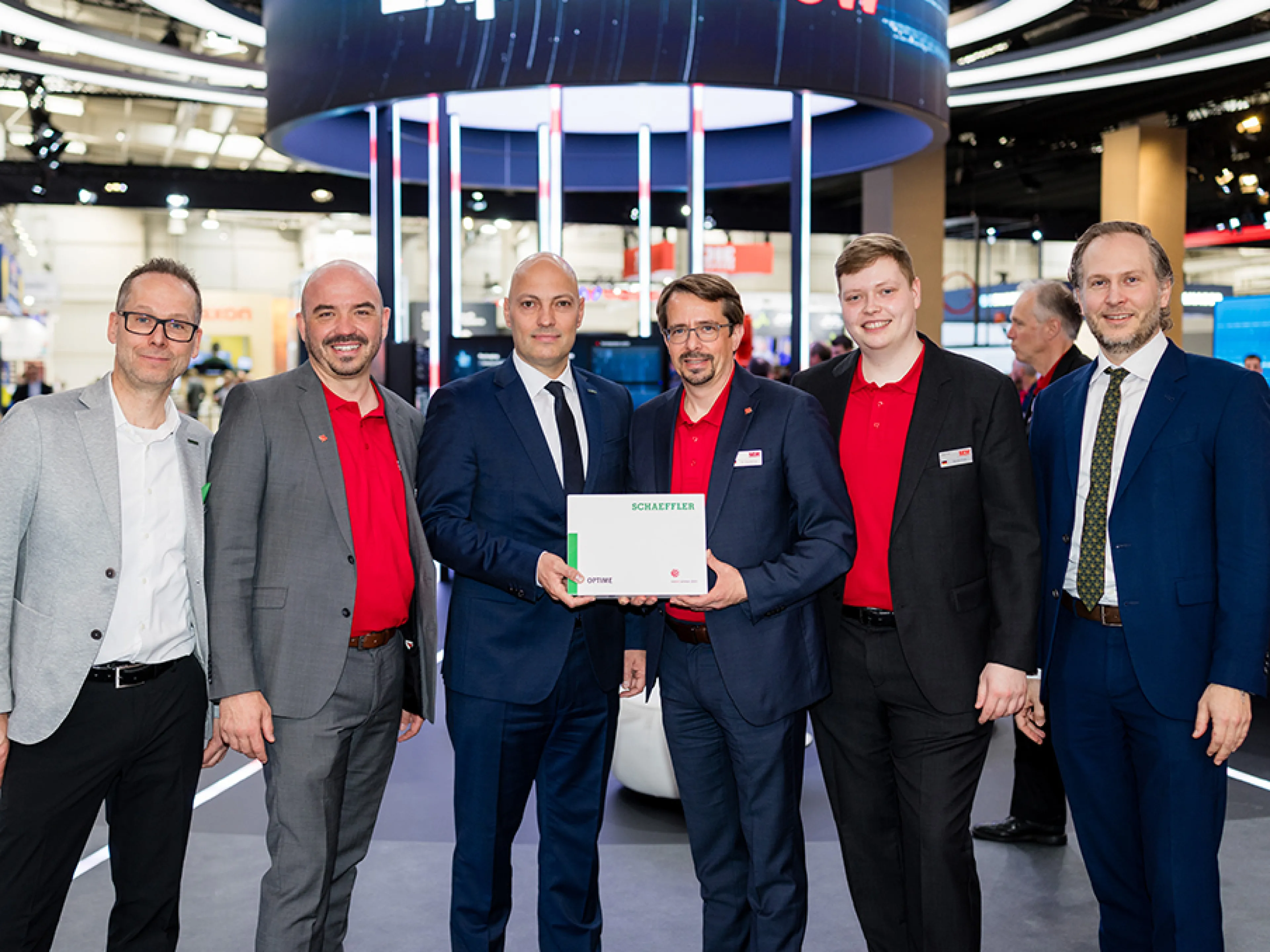 v.l.n.r.: Thomas Joeris (Schaeffler), Tobias Nittel (SEW-Eurodrive), Dr. Sascha Zaps (Schaeffler), Dr. Jörg Hermes und Nicolas Ernst (beide SEW-Eurodrive), Dr. Philipp Jussen (Schaeffler)