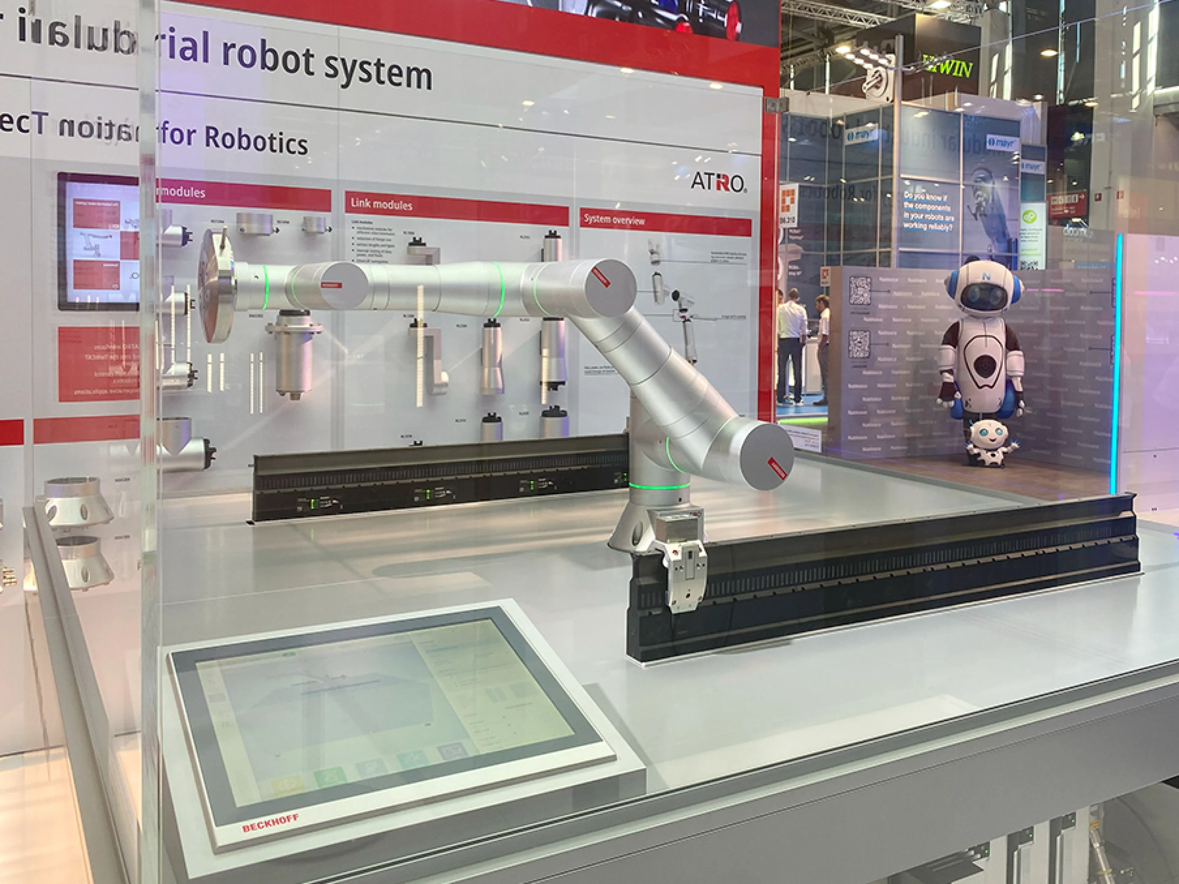 Modulare Robotik: Beckhoff hat auf der Automatica 2025 die Einsatzmöglichkeiten des Robotersystems Atro demonstriert