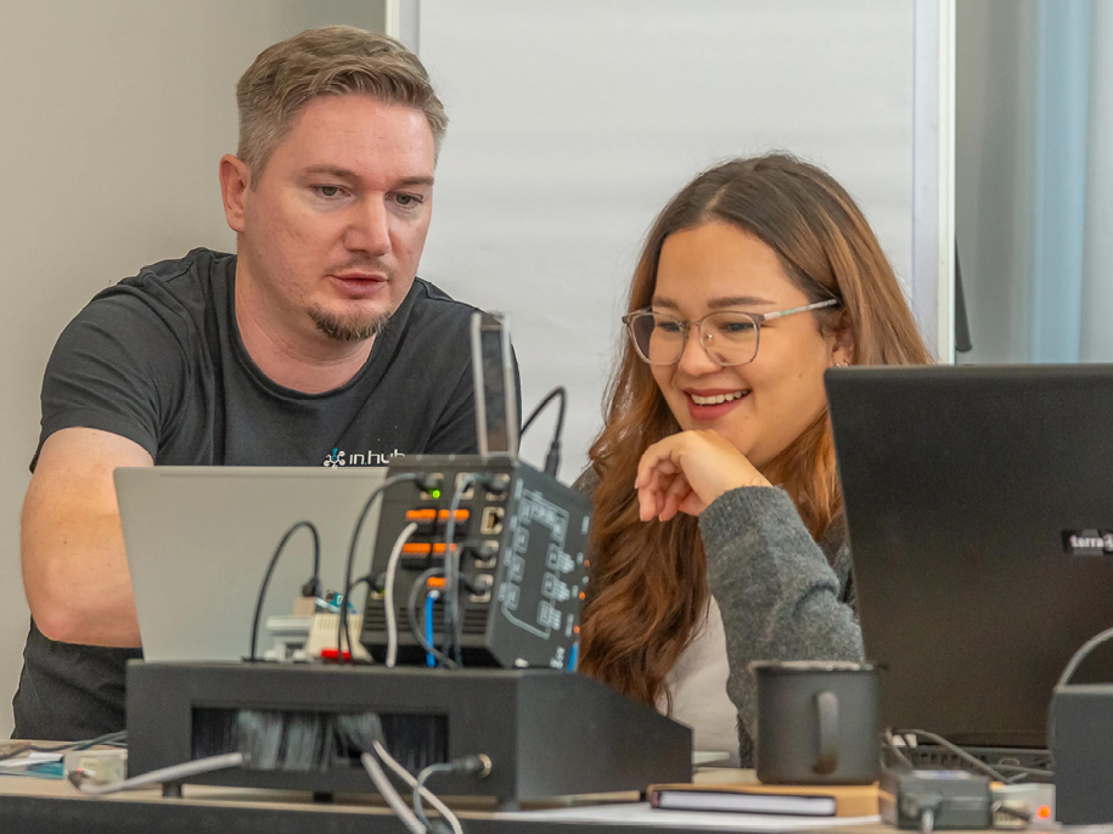 Maschinen digitalisieren, ohne zu programmieren oder eine Cloud-Infrastruktur aufzubauen: Wie das in der Praxis funktioniert, zeigt „in.hub“ auf dem Automatisierungstreff 2026