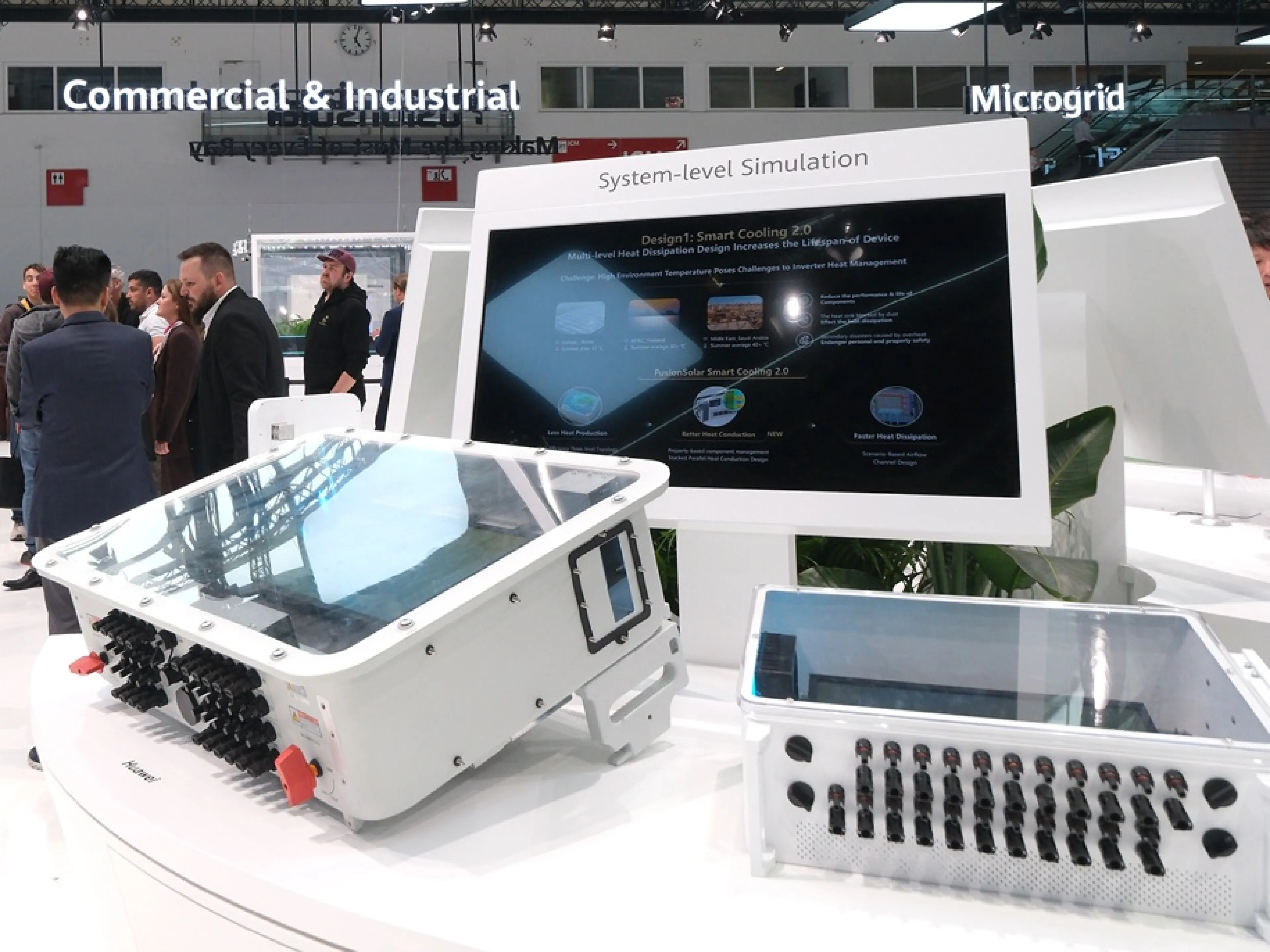 The smarter E Europe ist der zentrale Treffpunkt für alle Unternehmen, die Energie neu denken und Solarstrom intelligent mit Speicher, Mobilität und Wärme kombinieren wollen