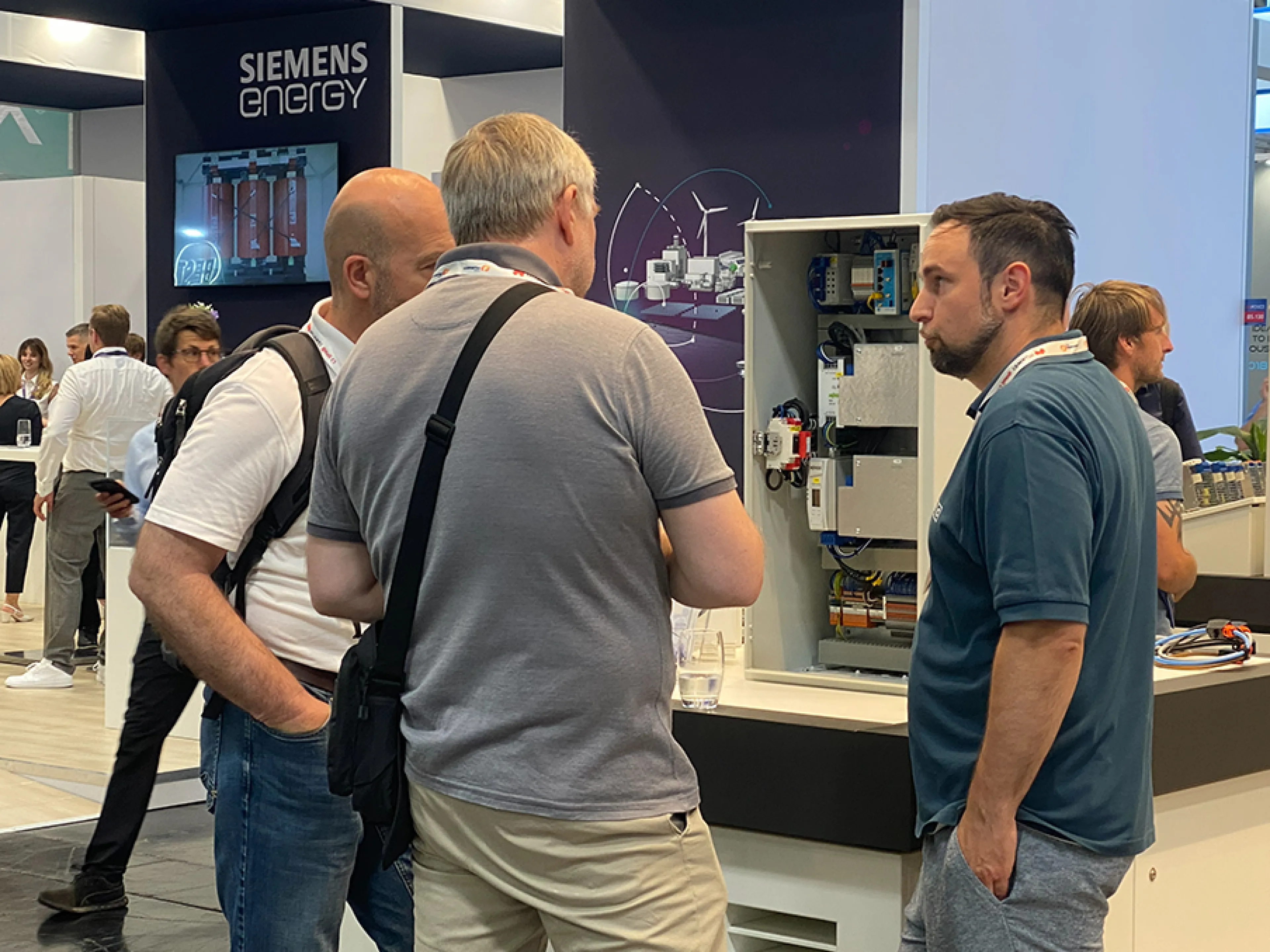 Rund 105.000 Fachbesucher tauschten sich auf der diesjährigen „The smarter E Europe“ mit 2.650 Ausstellern über zukunftsfähige Lösungen rund um erneuerbare Energien aus