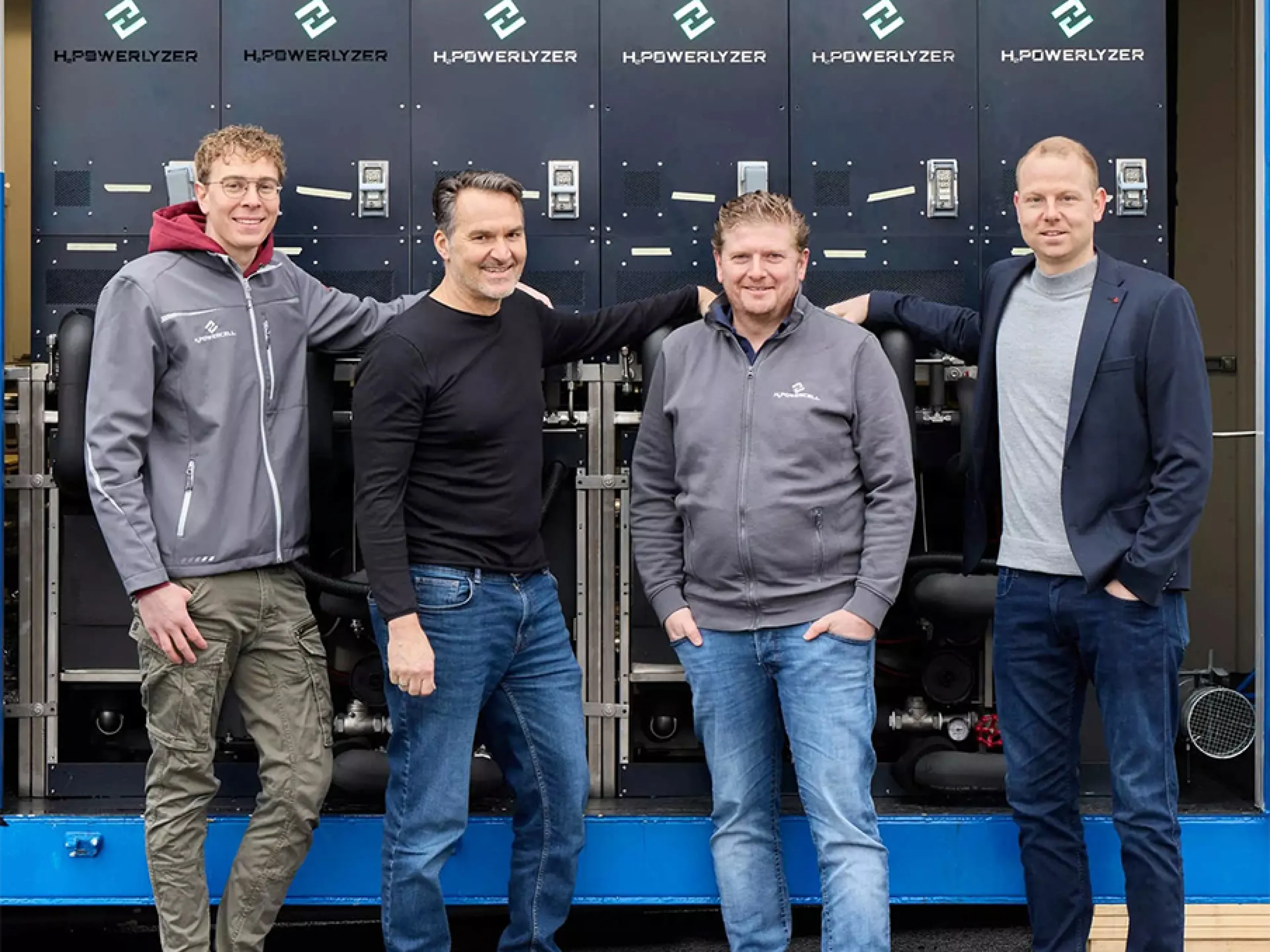 v.l.n.r.: Zusammenarbeit für die Energiewende durch dezentrale Energieversorgung: Jens Fröhlich, Manfred Limbrunner und Sebastian Niehoff von H2 Powercell sowie Robin Bertling von Beckhoff