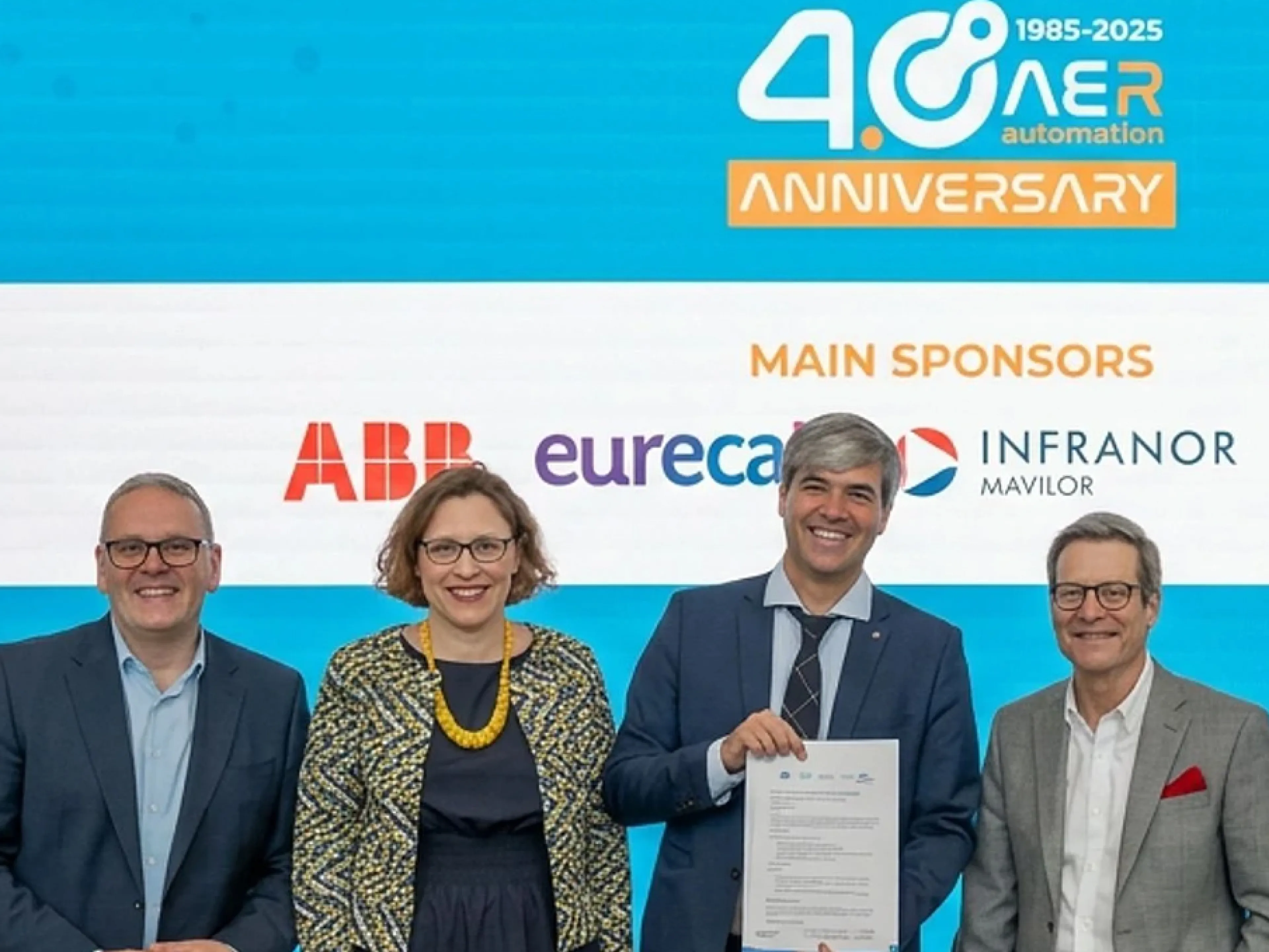 v.l.n.r: Patrick Schwarzkopf (VDMA), Susanne Bieller (IFR), Carlos Méndez (AER Automation) und Jeff Burnstein (A3)