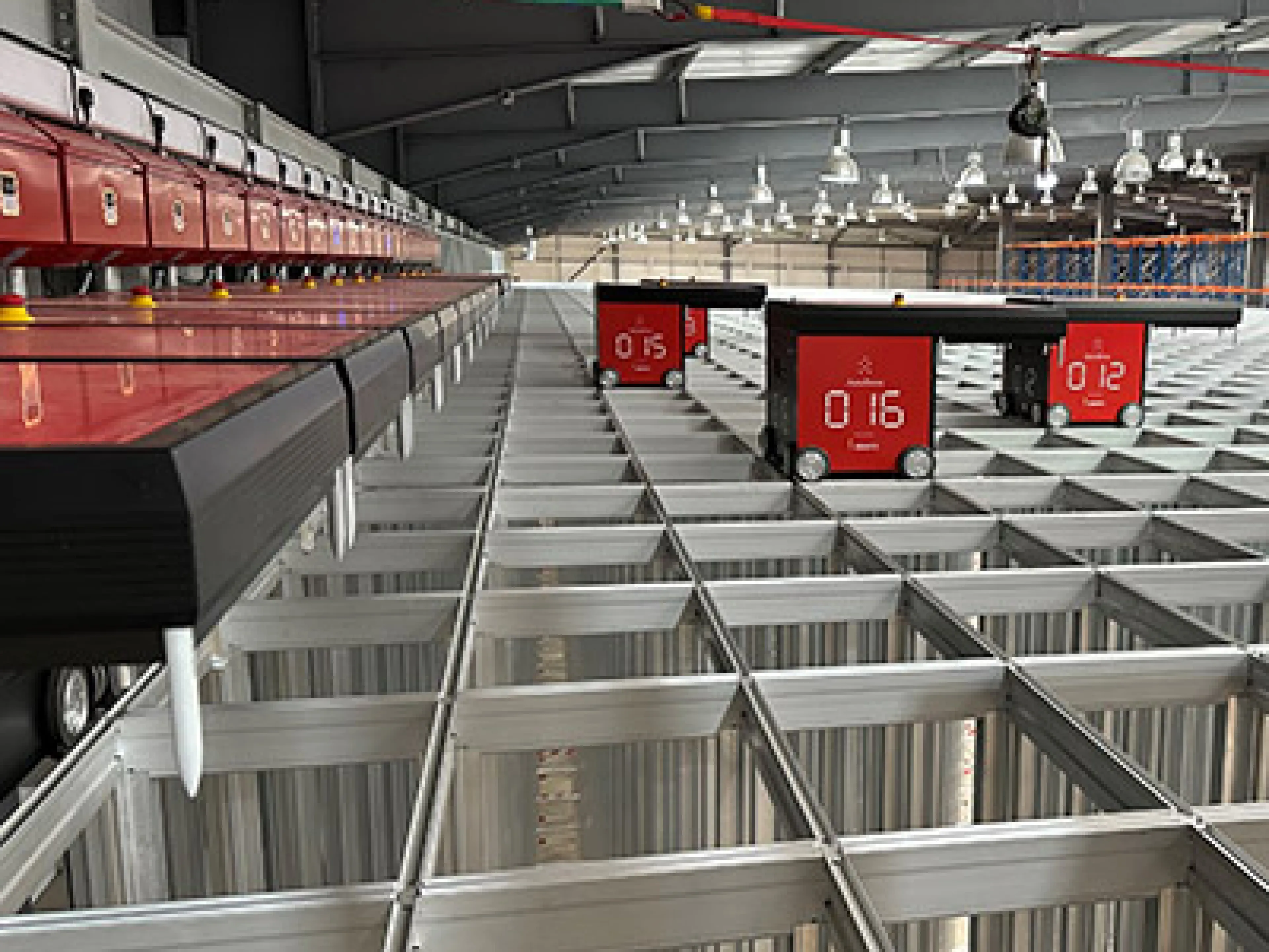 Auto-Store-System beim Arbeitsbekleidungshersteller und -lieferanten Workwear Uniform Group