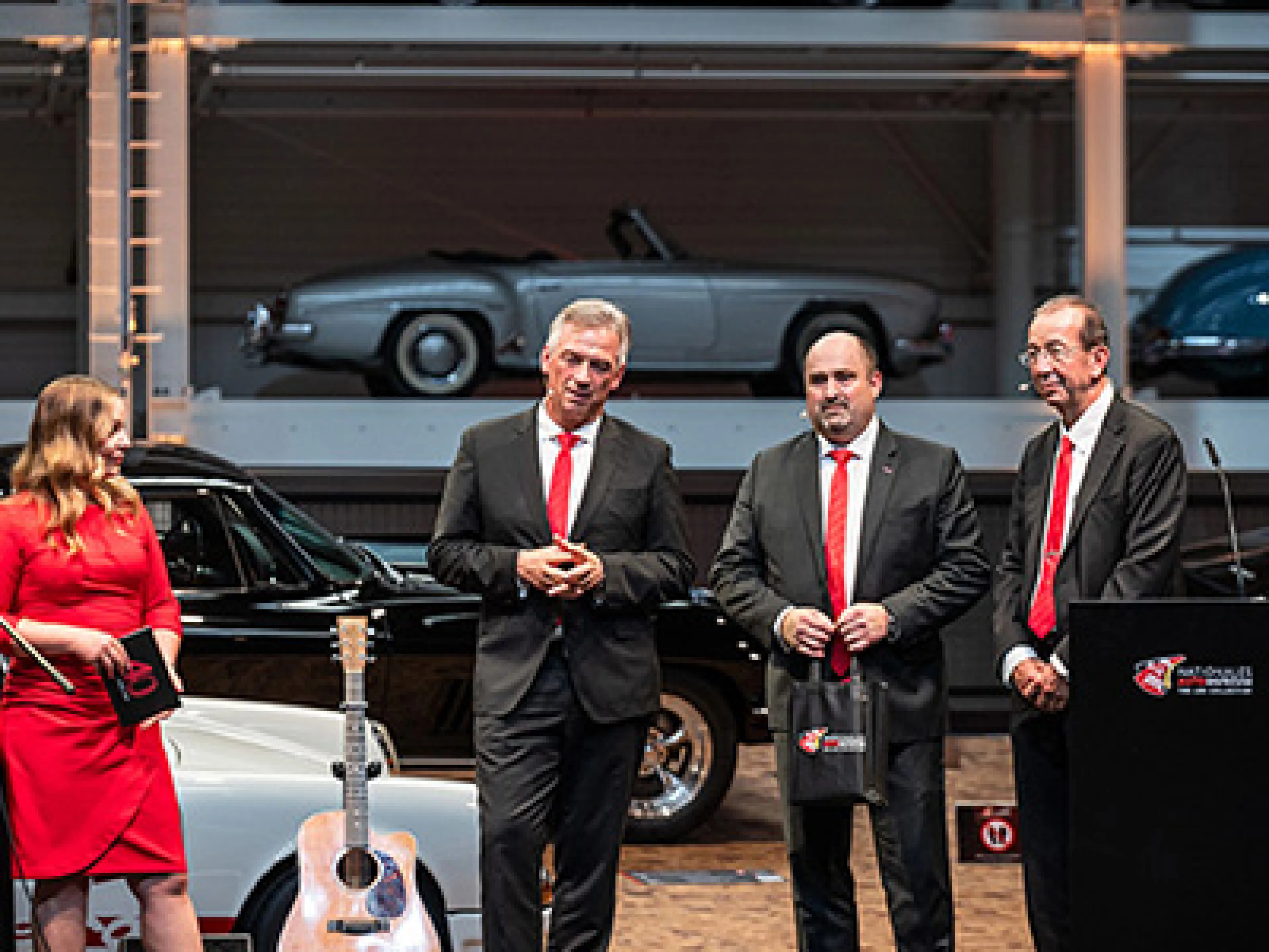 Markus Asch, CEO von Rittal und Rittal Software Systems (2.v.l.) mit Sebastian Seitz, CEO von Eplan (3.v.l.) und Haluk Menderes, Geschäftsführer von Eplan (4.v.l.) auf der Jubiläumsfeier