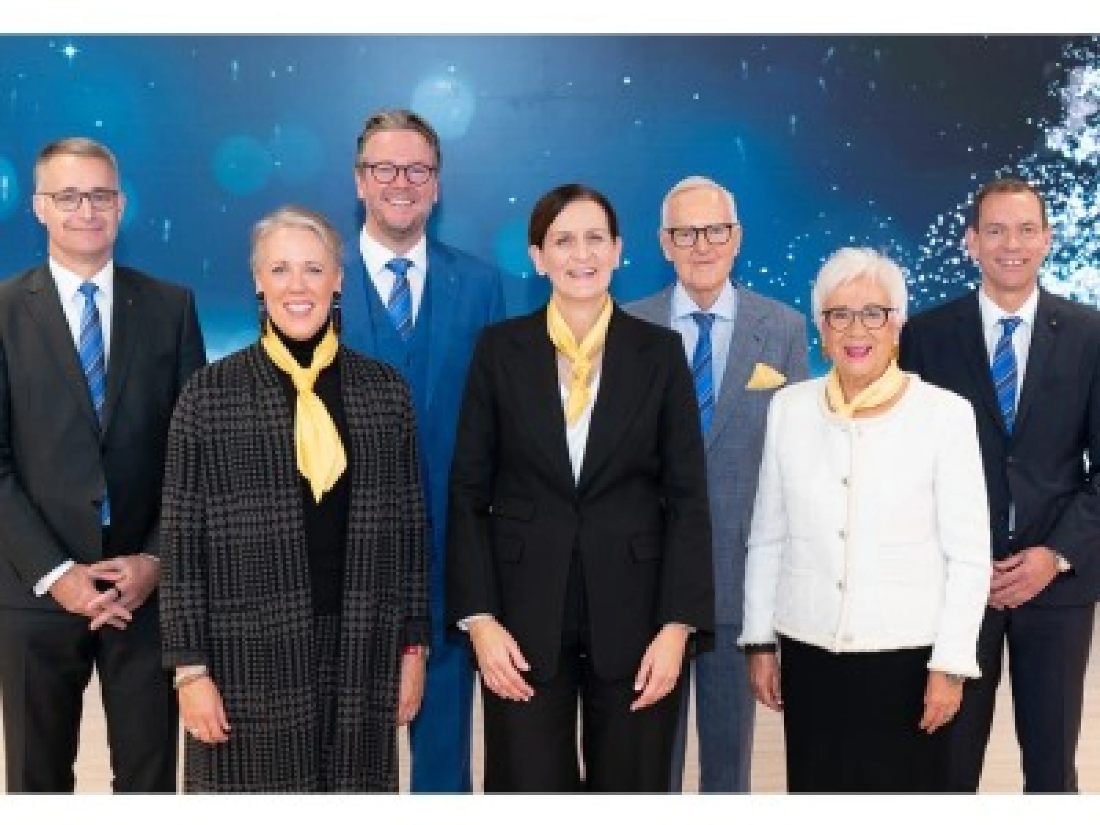 Familie Harting und der Vorstand der Harting Technologiegruppe freuen sich über das, trotz schwieriger Umstände, starke Umsatzwachstum