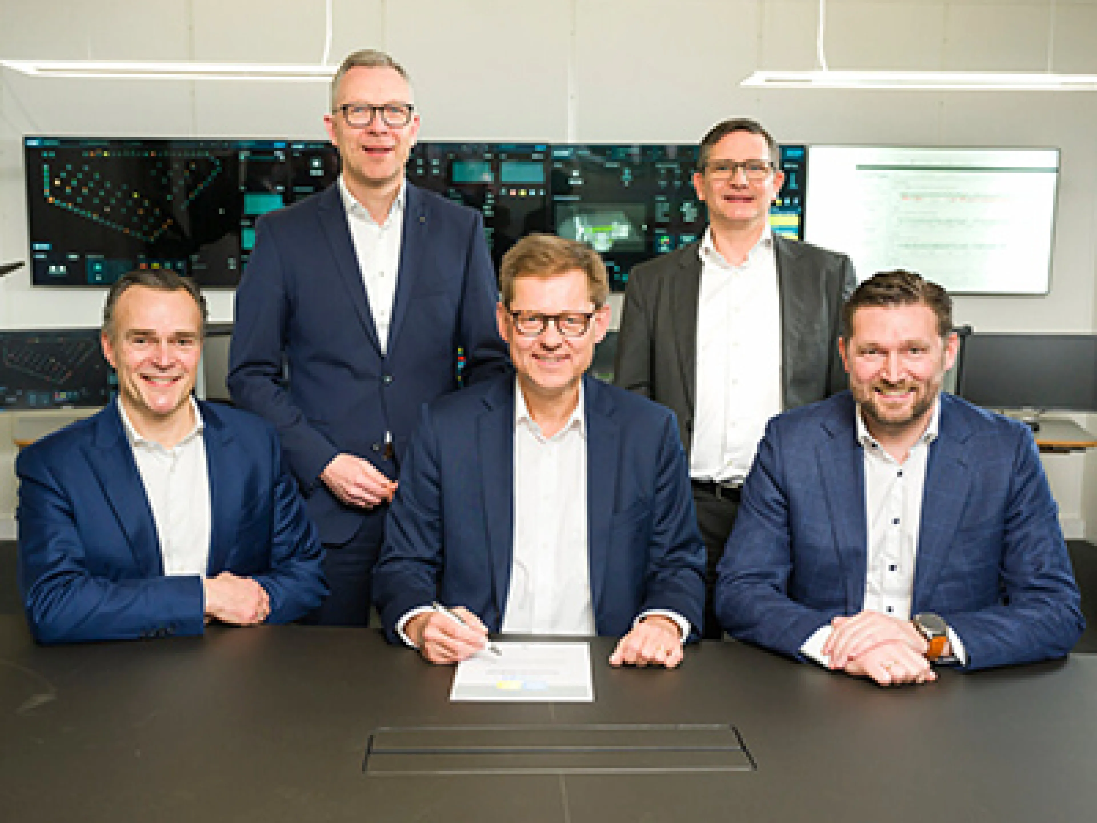 Vertragsunterzeichnung: Hima übernimmt Origo Solutions
