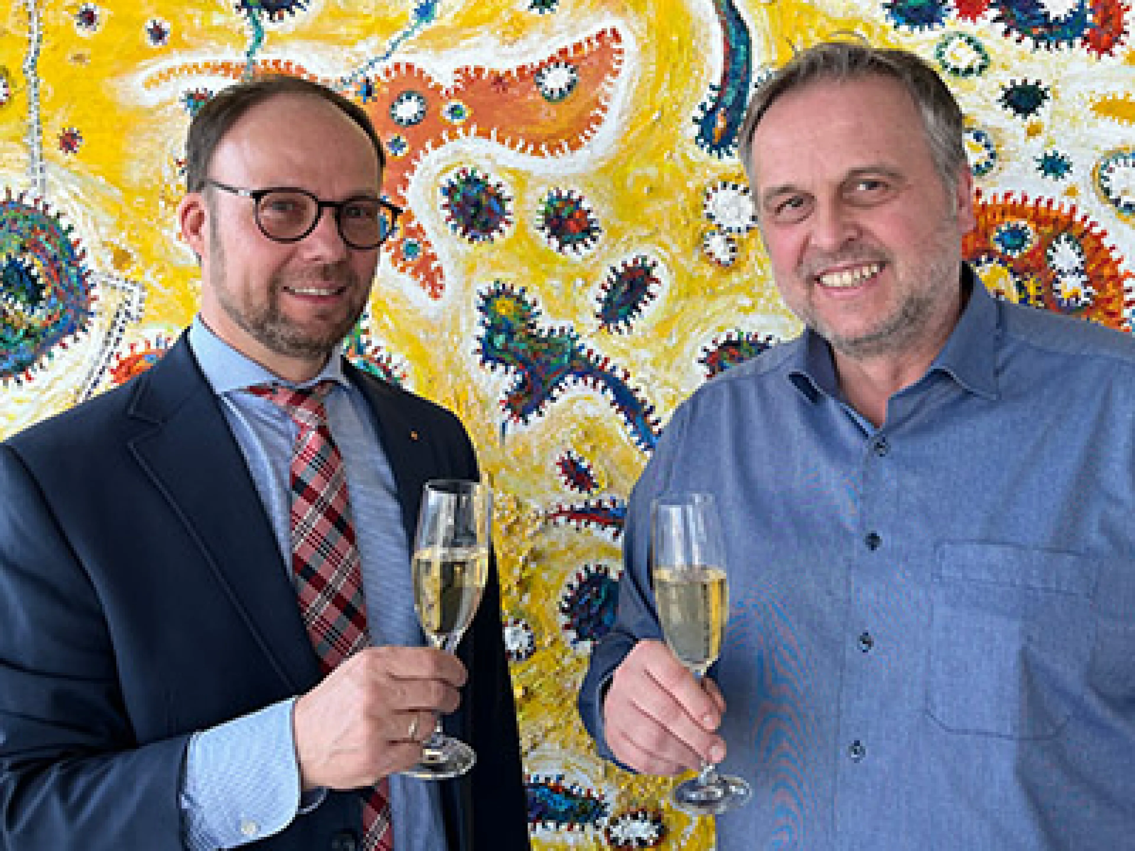 Lothar Zimmer, Zentralgeschäftsführer der Ifm (links) und Christoph Müllner, bisheriger Gesellschafter der CMS Automatisierungstechnik