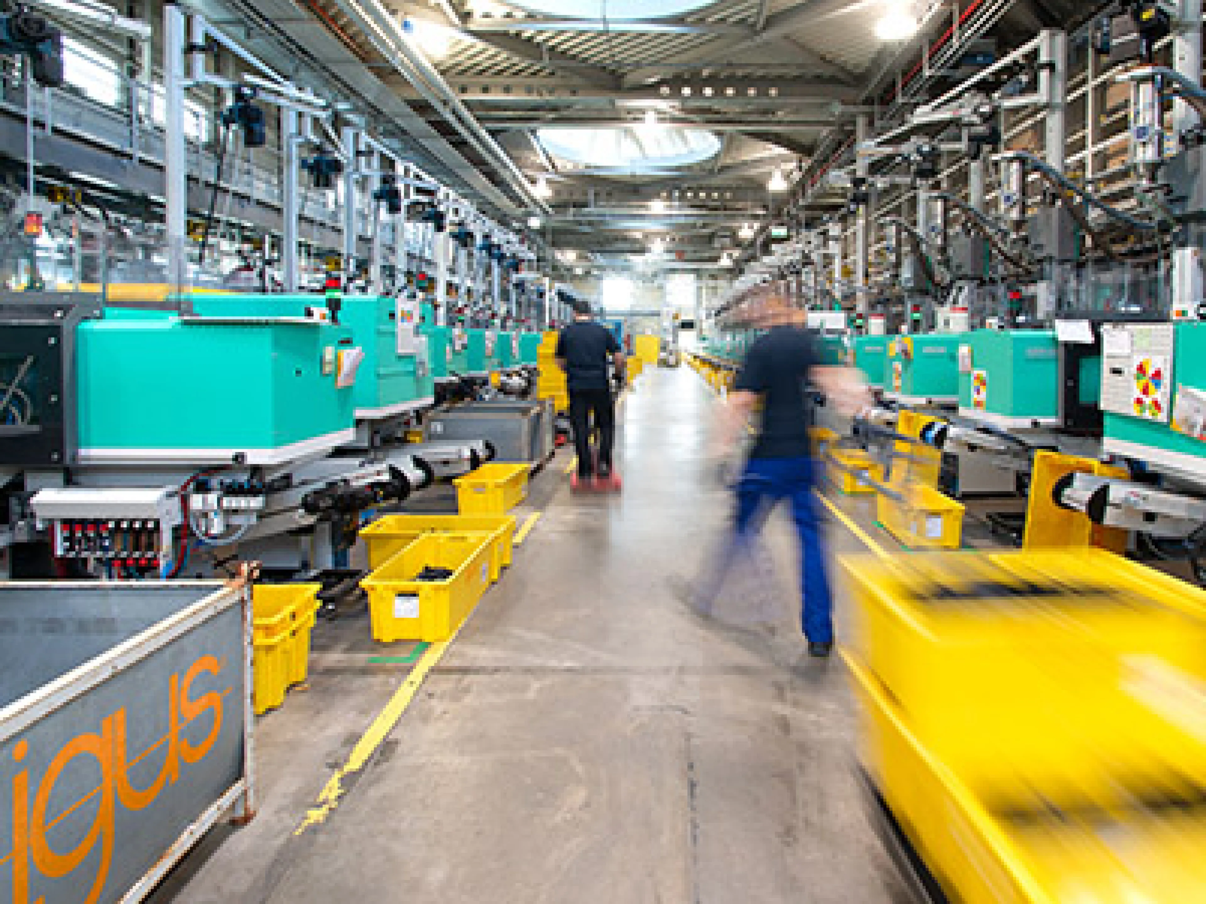 Investition in 500 Spritzgussmaschinen