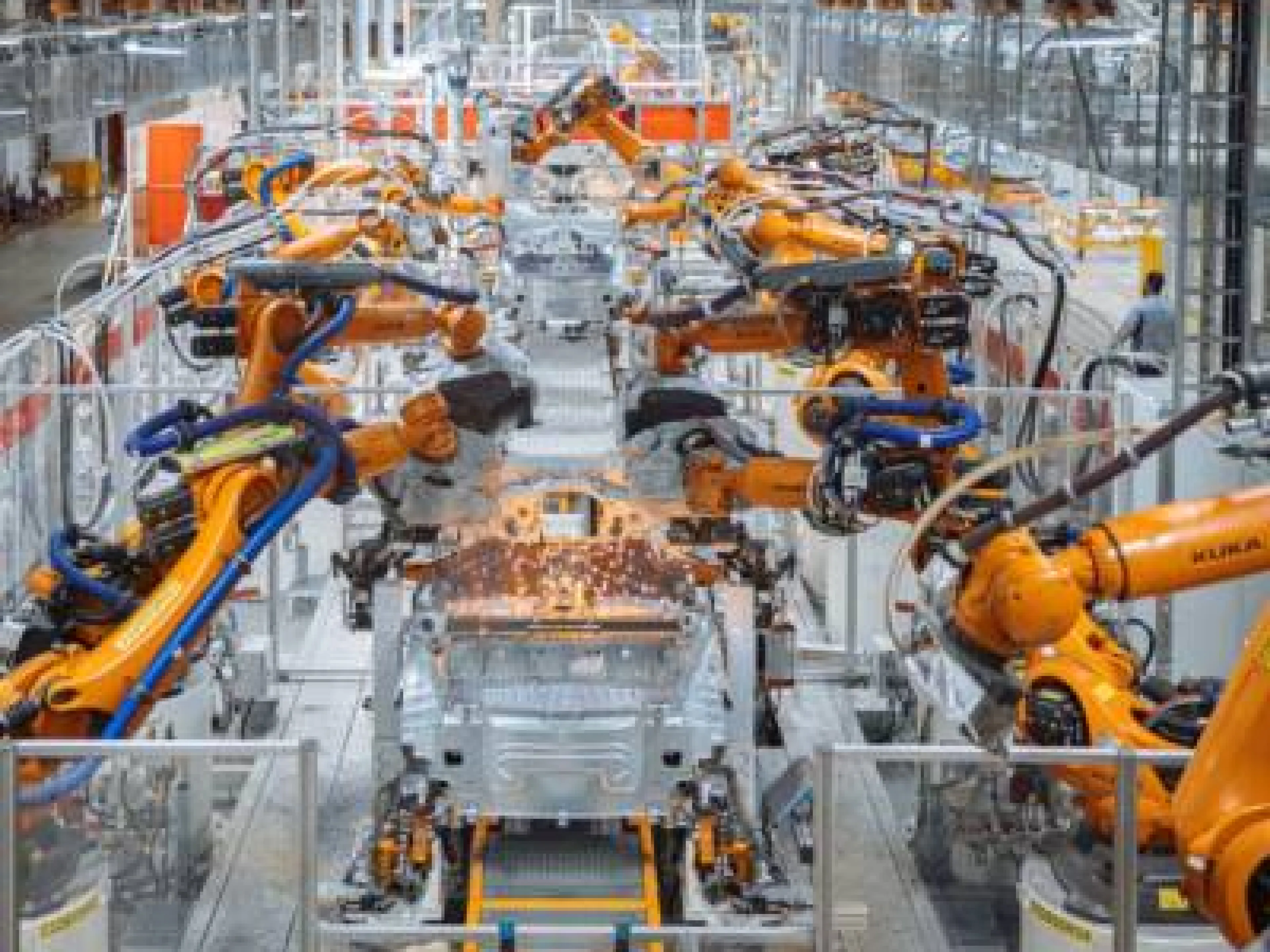 Unterboden des Volkswagen ID.3: Rund 1.600 Kuka-Roboter arbeiten allein im Karosseriebau im Werk Zwickau