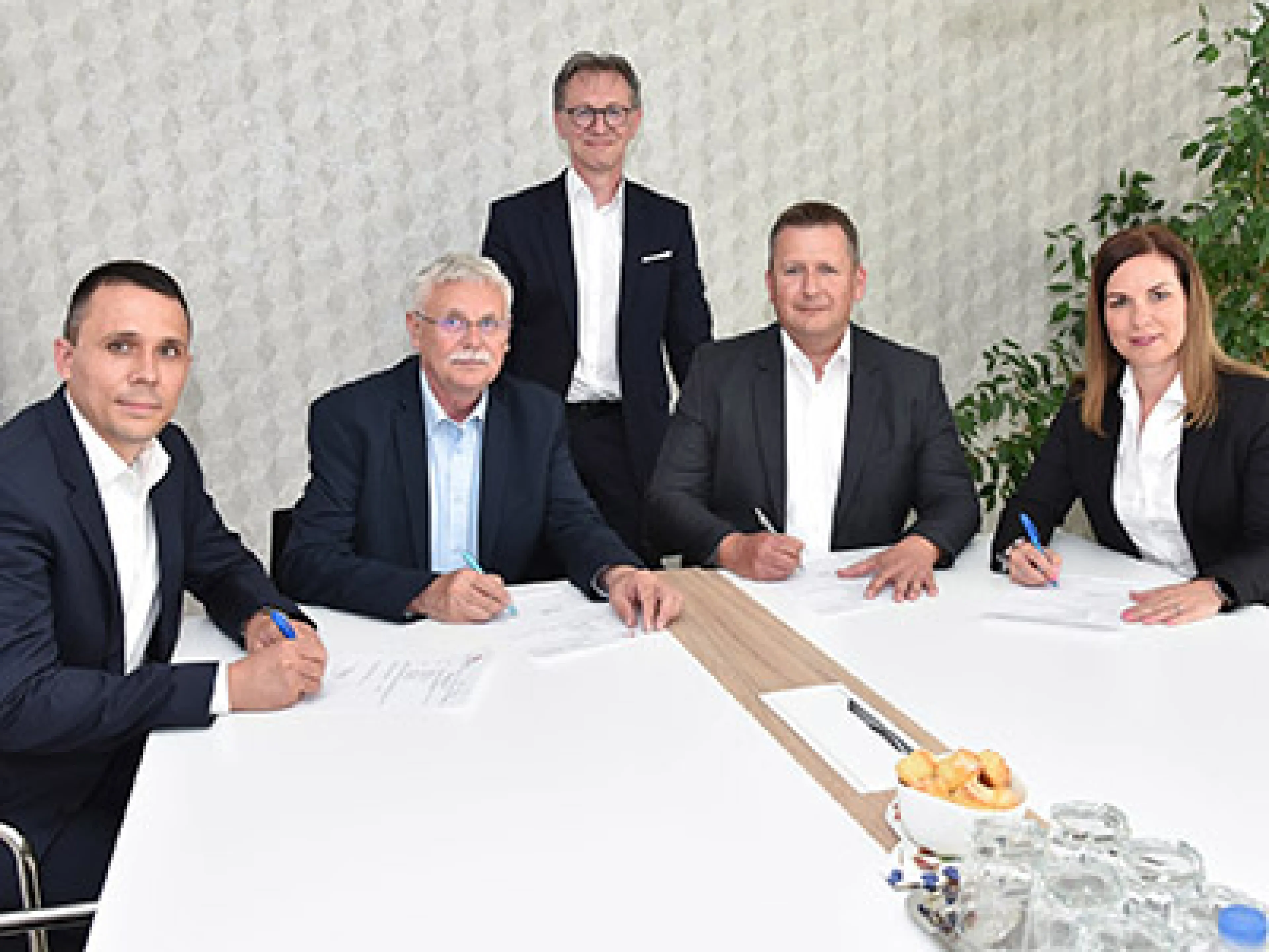 Vertragsunterzeichnung Leadtec übernimmt Fiss Automatika