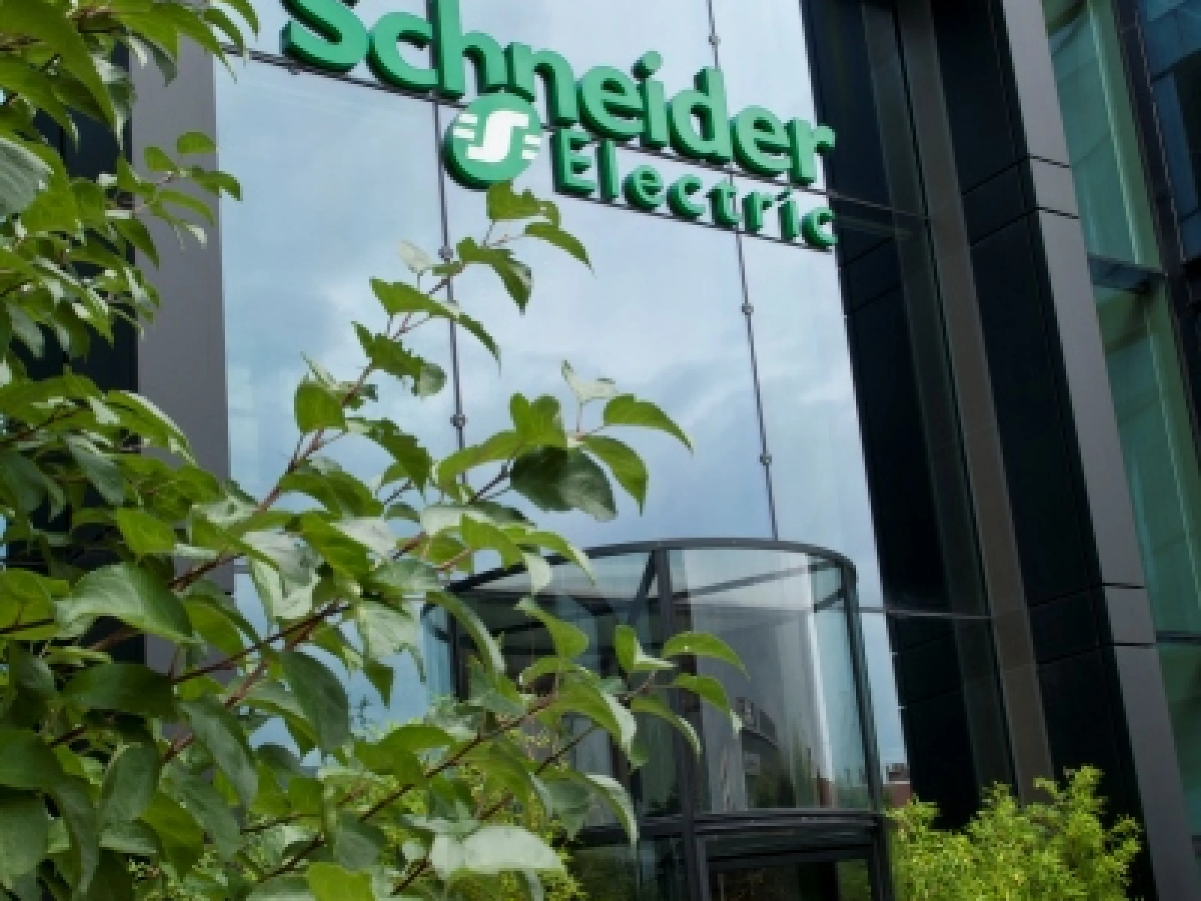 Schneider Electric nimmt im Ranking der Financial Times den vierten Rang in der Elektronikbranche ein und kommt unter die Top 50 in der Gesamtwertung