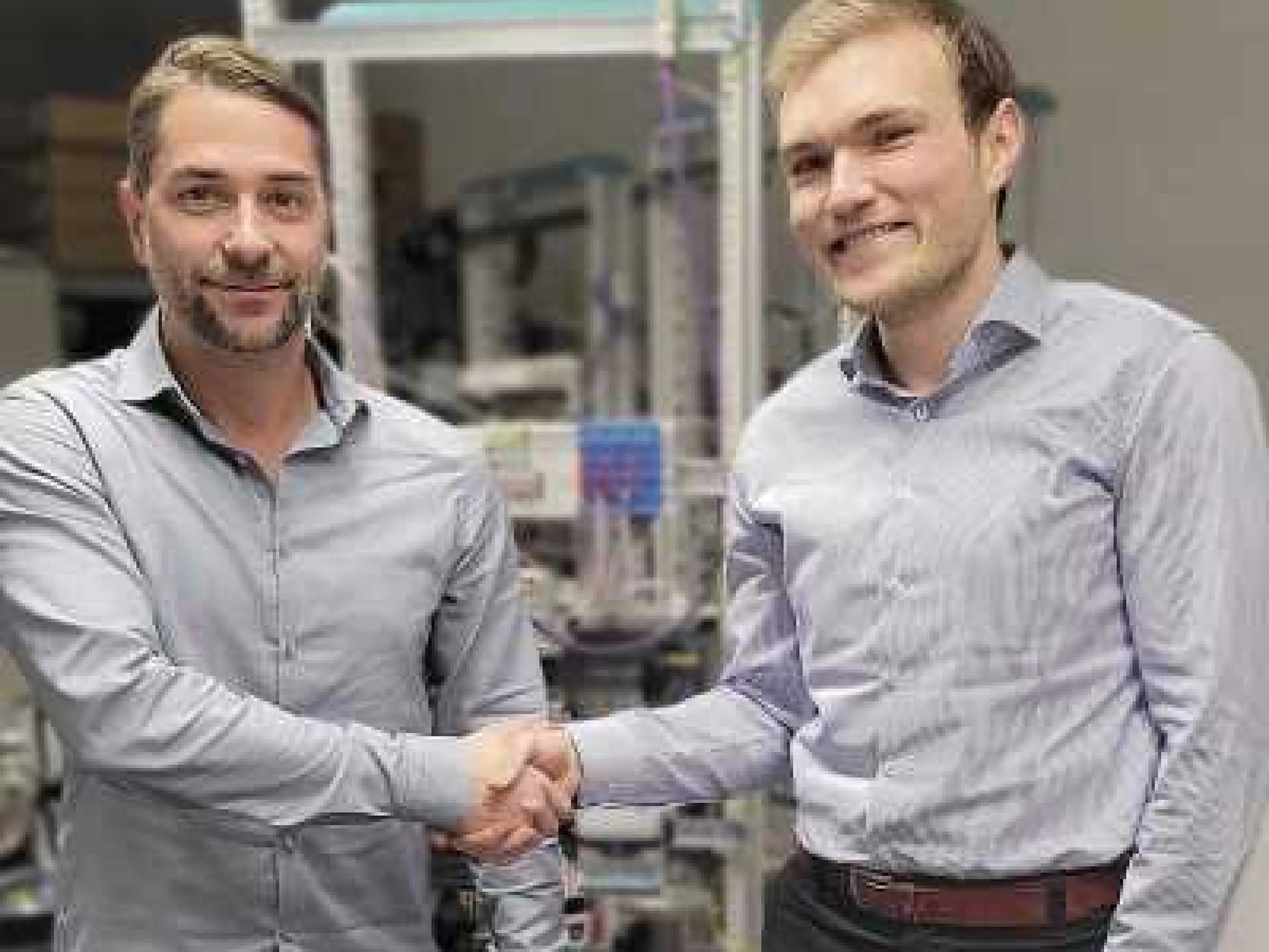 Thomas Hilz (links), Managing Director, Softing Industrial Automation und Tobias Mühlnikel , CTO und CPO Edge Business Unit bei „Portainer.io“