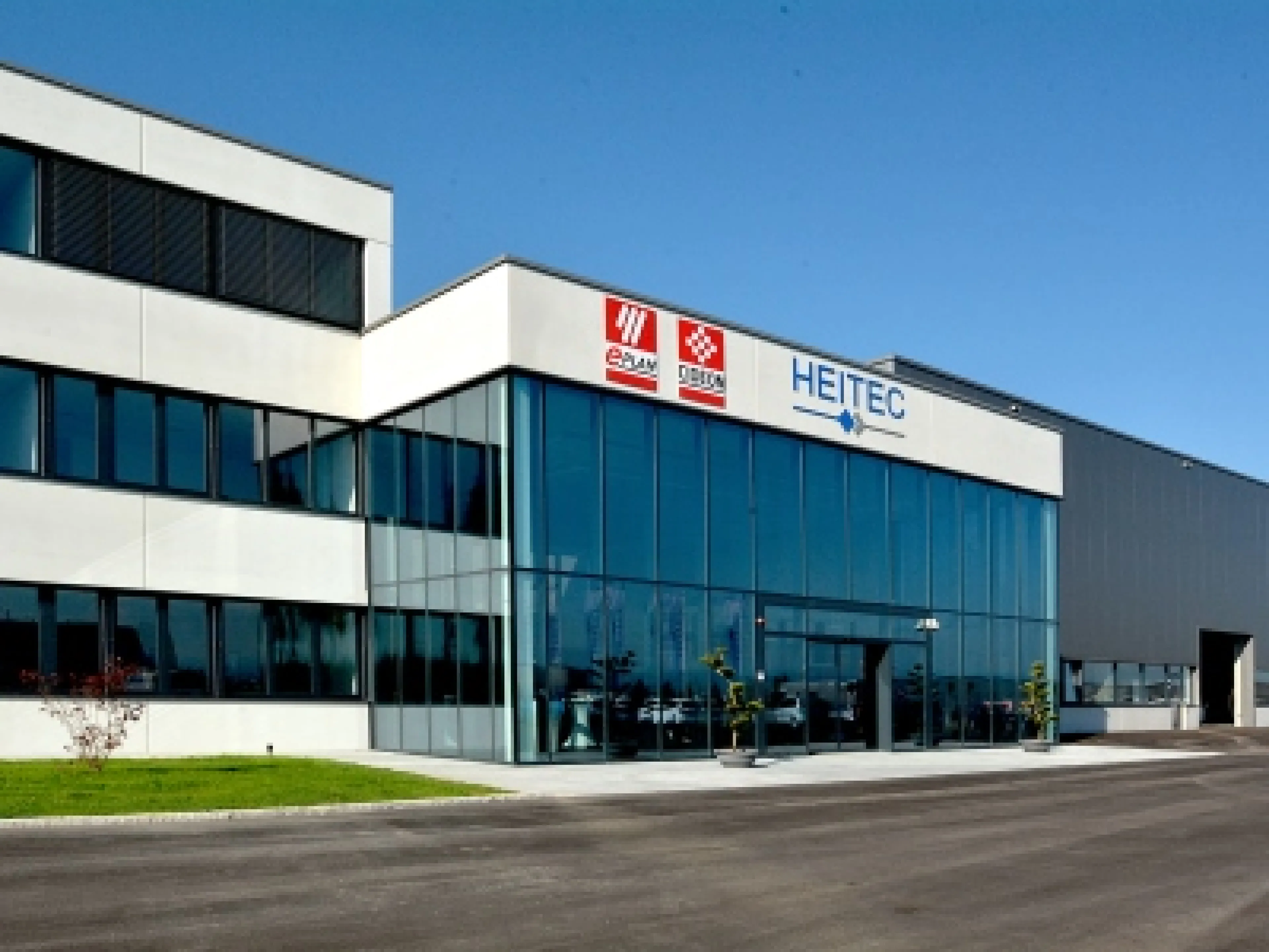 Blick auf das neue Technologiezentrum von Heitec am Standort Ardagger-Stift/Österreich, in dem Eplan und Cideon jetzt ansässig sind