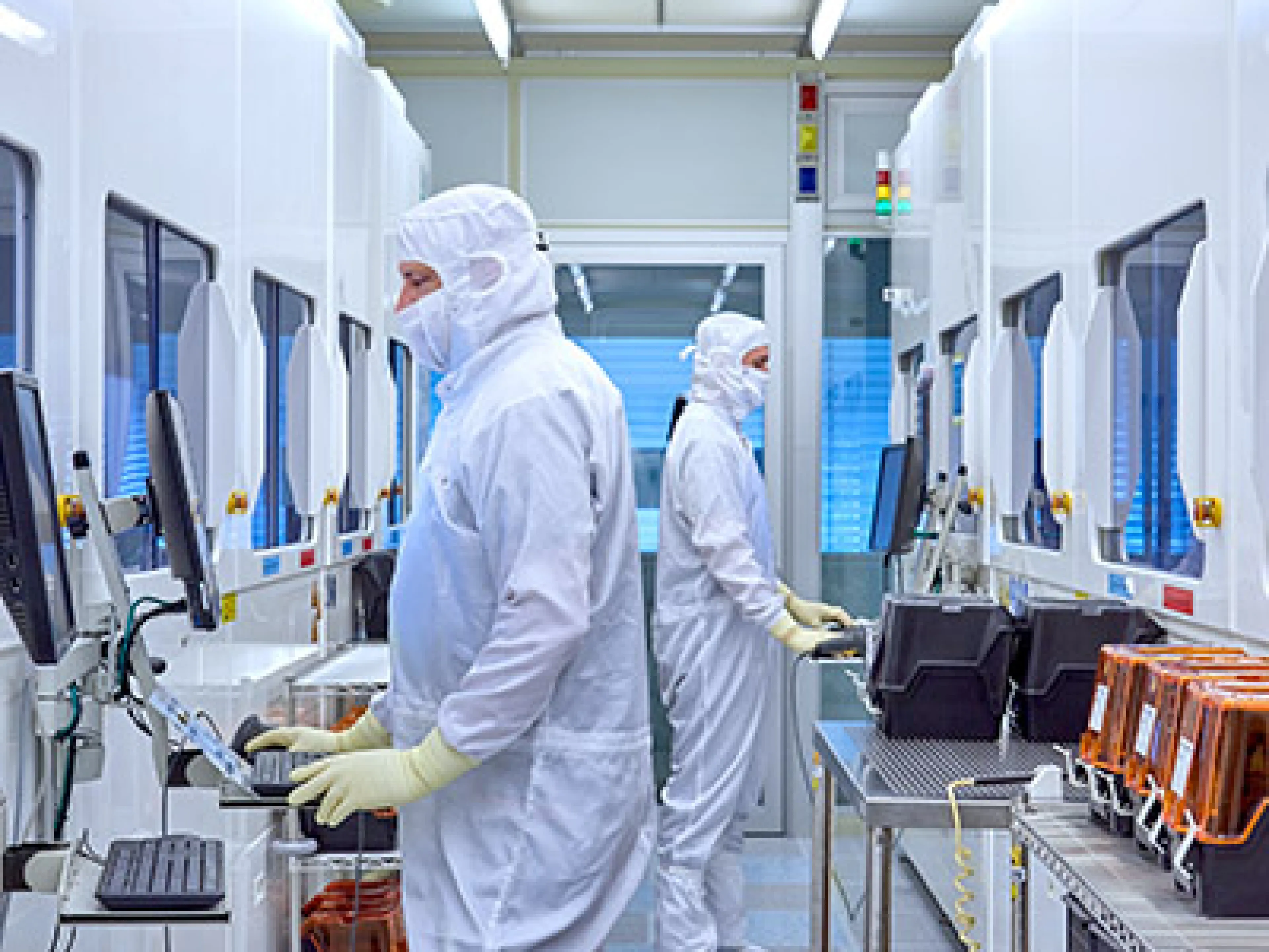 Im „Reinraum“ in der Produktion wird durch ein spezielles Belüftungssystem die Anzahl an Staubkörnchen so gering wie möglich gehalten