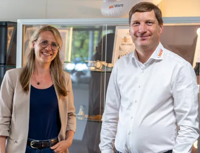 Berenice Böhner, Prokuristin und Phillip Nicolai, Leiter IT von MKW, Bild: MKW / Sven-André Goczyla Berenice Böhner, Prokuristin und Phillip Nicolai, Leiter IT von MKW