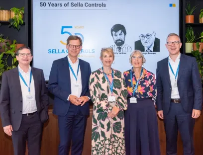 Auf dem Sicherheitssymposium (v.l.n.r.): Dr. Michael Löbig (CFO Hima Group), Steffen Philipp (Shareholder Hima Group), Rachael Benson, Trish Lardner, Jörg de la Motte (CEO Hima Group), Bild: Hima Group Auf dem Sicherheitssymposium (v.l.n.r.): Dr. Michael Löbig (CFO Hima Group), Steffen Philipp (Shareholder Hima Group), Rachael Benson, Trish Lardner, Jörg de la Motte (CEO Hima Group)