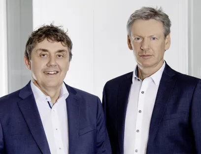 Die Bachmann-Geschäftsleitung meldet für das Jahr 2024 er erneut einen Umsatzrekord: CEO Bernhard Zangerl (r.) und CAO Dr. Beat Rünzler (l.), Bild: Bachmann Electronic Die Bachmann-Geschäftsleitung meldet für das Jahr 2024 er erneut einen Umsatzrekord: CEO Bernhard Zangerl (r.) und CAO Dr. Beat Rünzler (l.)