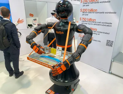 Igus hat mit Iggy Rob seinen ersten in Deutschland produzierten humanoiden Roboter entwickelt
