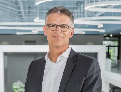 Florian Schneeberger, Chief Technology Officer bei B&R, freut sich über die Zertifizierung nach IEC 62443-4-1, Bild: B&R Florian Schneeberger, Chief Technology Officer bei B&R, freut sich über die Zertifizierung nach IEC 62443-4-1