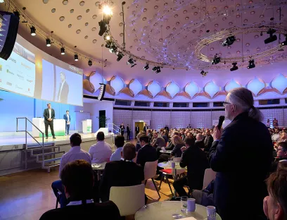 Das Forum Solar Plus 2025 fördert seit 25 Jahren den Dialog in der Solarbranche, Bild: Solarpromotion Das Forum Solar Plus 2025 fördert seit 25 Jahren den Dialog über Photovoltaik in der Solarbranche