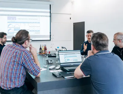 Vor-Ort-Auditierung der Gridvis-Software bei der Marburger Tapetenfabrik, Bild: Janitza Vor-Ort-Auditierung der Gridvis-Software bei der Marburger Tapetenfabrik