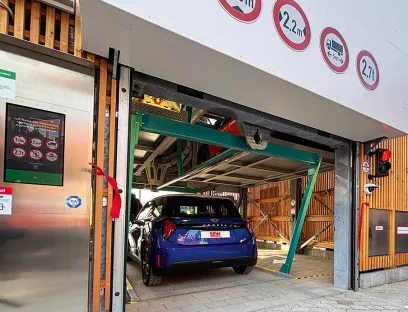 Antriebstechnik von SEW-Eurodrive ist im Einsatz im automatisierten Parkturm von Vepa Vertical Parking