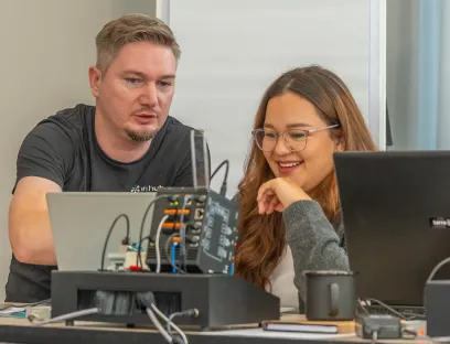 Maschinen digitalisieren, ohne zu programmieren oder eine Cloud-Infrastruktur aufzubauen: Wie das in der Praxis funktioniert, zeigt „in.hub“ auf dem Automatisierungstreff 2026