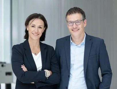 Jeanne Forget übergibt den Staffelstab an Stefan Frevel, der ab Juli neuer Geschäftsführer Marketing und Vertrieb für Hager Deutschland ist 