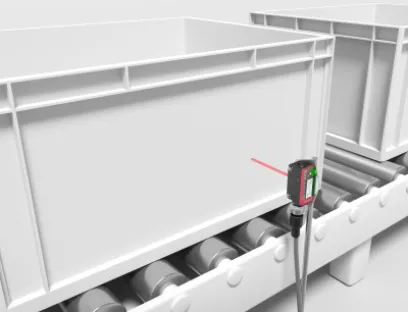 Sensoren der Serie 5B lassen sich dank ihres kompakten Gehäuses platzsparend direkt an Rollenbahnen oder Förderstrecken montieren