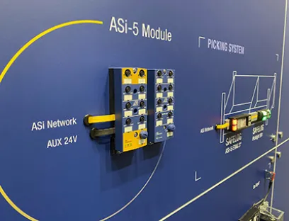Die Safelog-Module „Picklight 501“ und „ASi-5 ETAG3-Zoll“ sind über das zweiadrige ASi-Profilkabel im Picking System eingebunden, Bild: EAD-portal.de / Susanne Woggon Safelog-Module „Picklight 501“ und „ASi-5 ETAG3-Zoll“ auf der Multi-Vendor-Wand von Biehl+Wiedemann auf der SPS 2023
