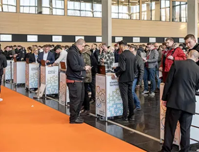 Die Veranstalter der Elektrotechnik rechnen erneut mit einem hohen Besucheraufkommen, Bild: Messe Dortmund / Wolfgang Helm Einlass auf der Elektrotechnik in Dortmund