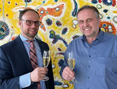 Lothar Zimmer, Zentralgeschäftsführer der Ifm (links) und Christoph Müllner, bisheriger Gesellschafter der CMS Automatisierungstechnik