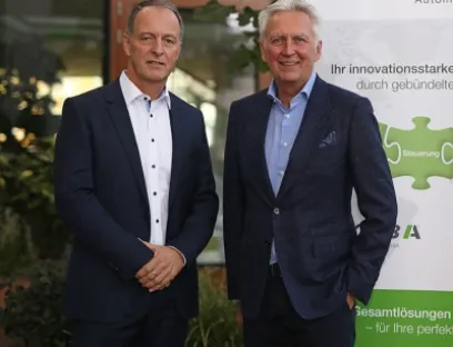 (v.l.n.r).: Hartmut Braun, Geschäftsführer LTI Motion / Gerhard Luftensteiner, CEO Keba AG, Bild: Keba Hartmut Braun, Geschäftsführer LTI Motion / Gerhard Luftensteiner, CEO Keba AG