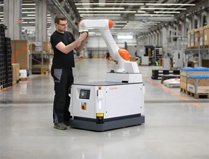 Der mobile Cobot „KMR iisy“ bewegt sich schnell und sicher durch den Raum und ist flexibel einsetzbar an verschiedenen Arbeitsstationen, Bild: Kuka Der mobile Cobot „KMR iisy“ bewegt sich schnell und sicher durch den Raum und ist flexibel einsetzbar an verschiedenen Arbeitsstationen