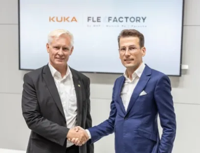 Gerald Mies, CEO Kuka Systems (links) und Dr. Phillipp Hypko, Geschäftsführer von Flex Factory auf der Automatica 2022