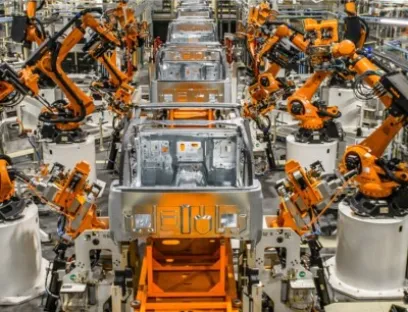 In den Vereinigten Staaten übertrafen die jährlichen Bestellungen von Robotern aus der allgemeinen Industrie erstmals die Bestellungen von Industrie-Robotern in der Automobilindustrie, Bild: Kuka Interesse für Roboter-Einsatz steigt in allen Industriezweigen