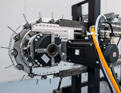 Mit hochdynamischen Servoantrieben von Mitsubishi Electric ist es Tech4automation gelungen, in ihrem Transfer- und Fördersystem den Rundschalttisch zu ersetzen, Bilder: Mitsubishi Electric Europe B.V. / Thorsten Sienk Mit hochdynamischen Servoantrieben von Mitsubishi Electric ist es Tech4automation gelungen, in ihrem Transfer- und Fördersystem den Rundschalttisch zu ersetzen