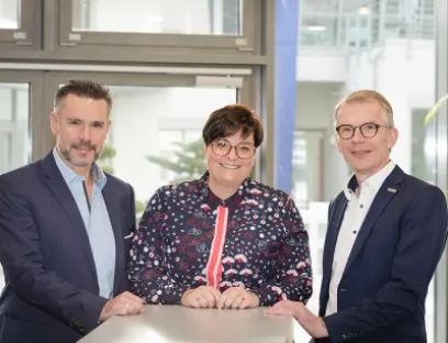 Mit den drei Experten (v.l.n.r.) Thorsten Strebel, Nathalie Kletti und Jürgen Petzel steuert MPDV in die Zukunft, Bild: MPDV Mit den drei Experten (v.l.n.r.) Thorsten Strebel, Nathalie Kletti und Jürgen Petzel steuert MPDV in die Zukunft