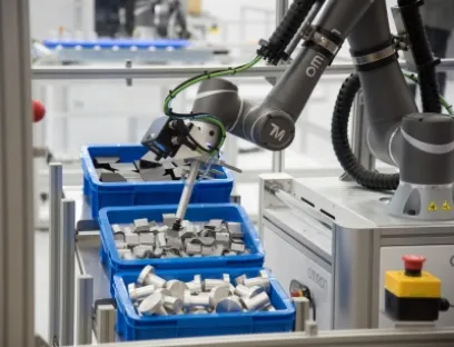 Flexible Hochgeschwindigkeits-3D-Kommissionierung zeigt, wie Unternehmen anstrengende Beladungsaufgaben bei bereits vorhandenen Linien automatisieren können, Bild: Omron Flexible Hochgeschwindigkeits-3D-Kommissionierung zeigt, wie Unternehmen anstrengende Beladungsaufgaben bei bereits vorhandenen Linien automatisieren können