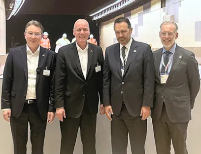Dirk Görlitzer, COO Phoenix Contact, Frank Stührenberg, CEO Phoenix Contact, Mauricio Kuri, Gouverneur von Querétaro, und Marco del Prete, Secretary Ministry of Sustainable Development in Querétaro, Bild: Phoenix Contact Dirk Görlitzer, COO Phoenix Contact, Frank Stührenberg, CEO Phoenix Contact, Mauricio Kuri, Gouverneur von Querétaro, und Marco del Prete, Secretary Ministry of Sustainable Development in Querétaro