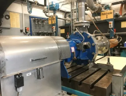 Mit dem Sensor „u-sense vibration“ lassen sich Pumpen einfach überwachen und wertvolle Informationen für Betrieb und Wartung gewinnen, Bild: Yncoris Mit dem Sensor „u-sense vibration“ lassen sich Pumpen einfach überwachen und wertvolle Informationen für Betrieb und Wartung gewinnen