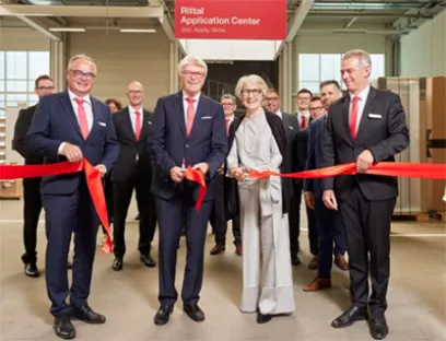 Am 21. September wurde das Rittal Application Center in Gera geöffnet. Prof. Friedhelm Loh, Inhaber der Friedhelm Loh Group, seine Frau Debora Loh (beide Mitte) und die Rittal Geschäftsführung teilen feierlich das rote Band, Bild: Rittal Am 21. September wurde das Rittal Application Center in Gera geöffnet. Prof. Friedhelm Loh, Inhaber der Friedhelm Loh Group, seine Frau Debora Loh (beide Mitte) und die Rittal Geschäftsführung teilen feierlich das rote Band