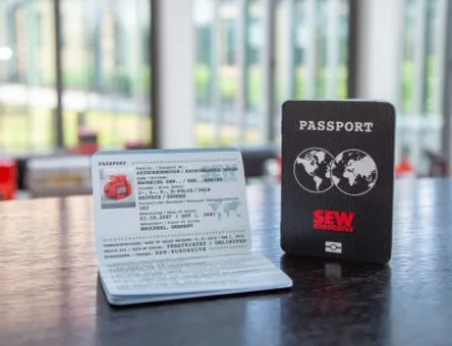 Der Reisepass liefert Reiseinformationen für Drehstrommotoren der Baureihe DR, Bild: SEW-Eurodrive Der Reisepass liefert Reiseinformationen für Drehstrommotoren der Baureihe DR