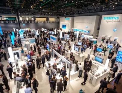Auf der SPS IPC Drives 2017 zeigte Siemens mit zahlreichen Applikationen und Beispielen, wie Maschinen- und Anlagenbauer mit der Digitalisierung ihre Wettbewerbsfähigkeit steigern können. Hierzu präsentiert das Unternehmen unter dem Motto "Discover the Value of the Digital Enterprise" in Halle 11 auf einer Ausstellungsfläche von rund 4.400 Quadratmetern Erweiterungen seines Digital Enterprise-Portfolios, Bild: Mesago/Thomas Geiger Siemens auf der SPS IPC Drives 2017